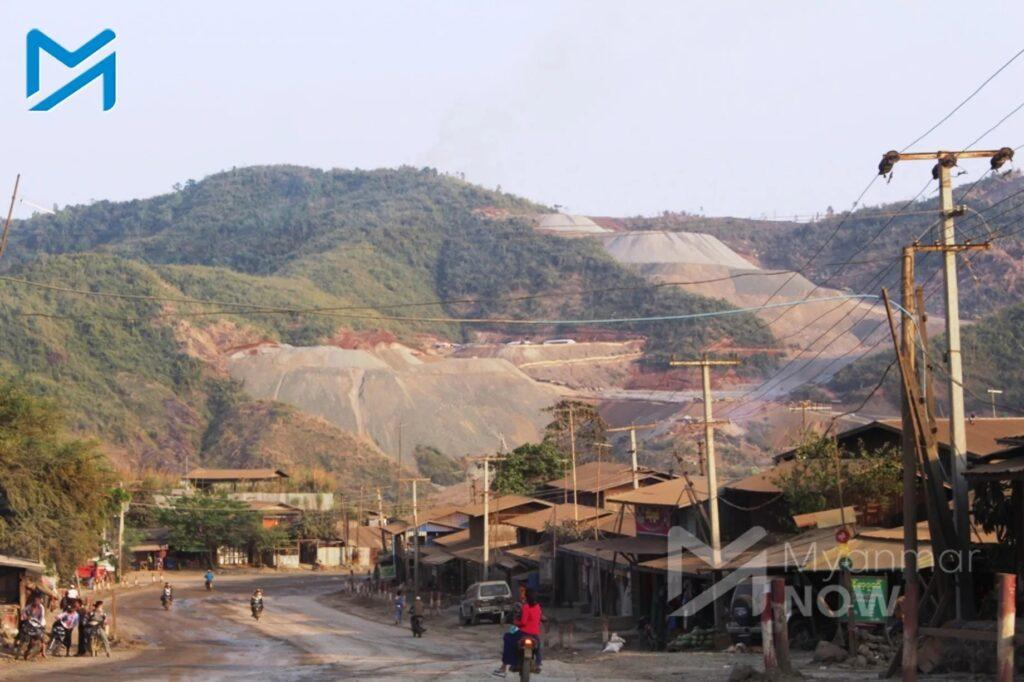 ဖားကန့်သည် မြန်မာနိုင်ငံ၏ ဝင်ငွေကောင်းသော ကျောက်စိမ်းလုပ်ငန်း၏ ဗဟိုချက်ဖြစ်ပြီး မကြာသေးမီနှစ်များ...